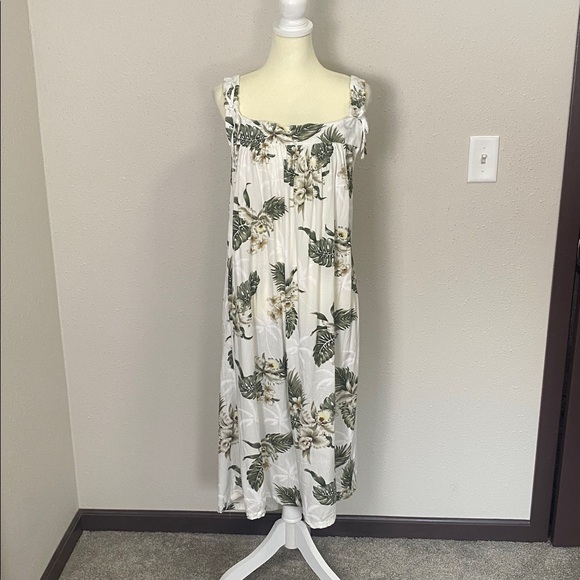 Sunny Island Hawaii White Tropical Floral Maxi Dress Size Medium Boho Tropical - Picture 2 of 10